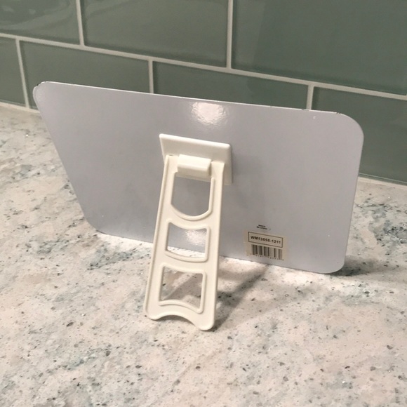 London Magnetic Board With Crown Magnet - Picture 4 of 4